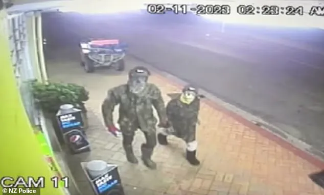 After Four Years on the Run, Fugitive Tom Phillips Killed in New Zealand Shootout; Police Describe 'Chaotic' Standoff