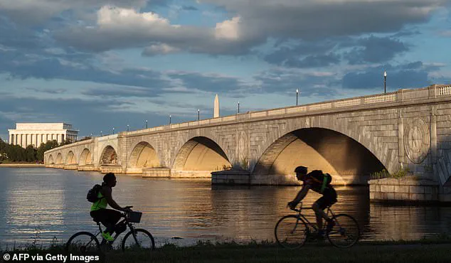 Trump's Triumphal Arch to Surpass Lincoln Memorial and White House in Height, Reaching 250 Feet