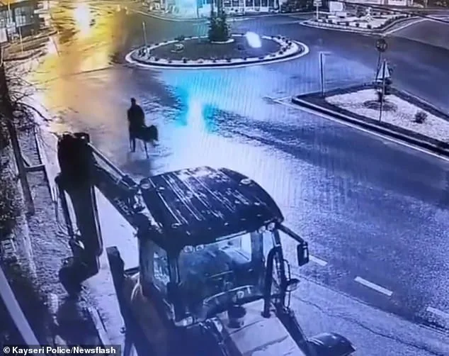 Bizarre Theft in Kayseri: Forklift and Donkey Used in Jewelry Heist