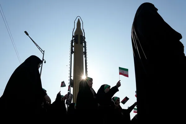 Iran Escalates Tensions with Fattah Hypersonic Missile Test Amid U.S.-Israel Standoff