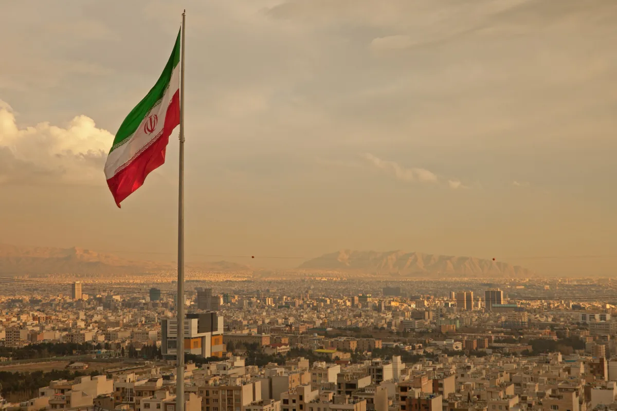 Iranian Forces Launch Tenth Wave of Attacks on Israel, Targeting Tel Aviv and Key Cities