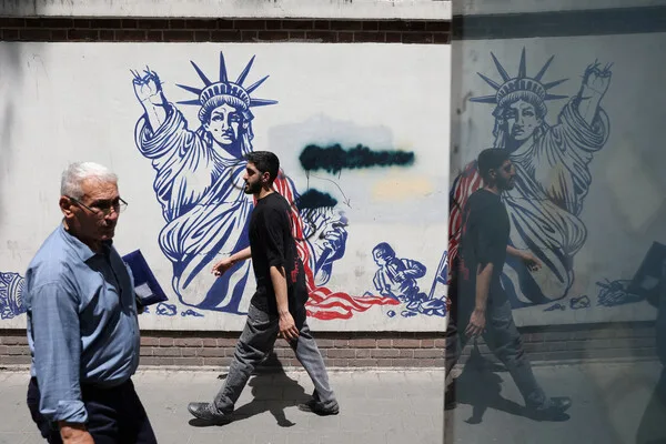 Iranian Foreign Minister Warns U.S. of Escalation as Tensions Reach Brink of Conflict