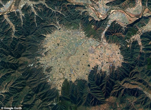 Ancient crater reveals extraterrestrial material and earliest signs of life on Earth.