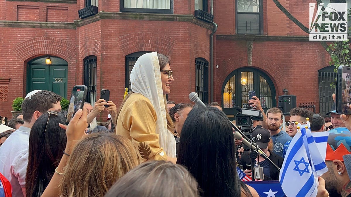 Protesters Rally Against Mayor Mamdani Over Antisemitism Concerns